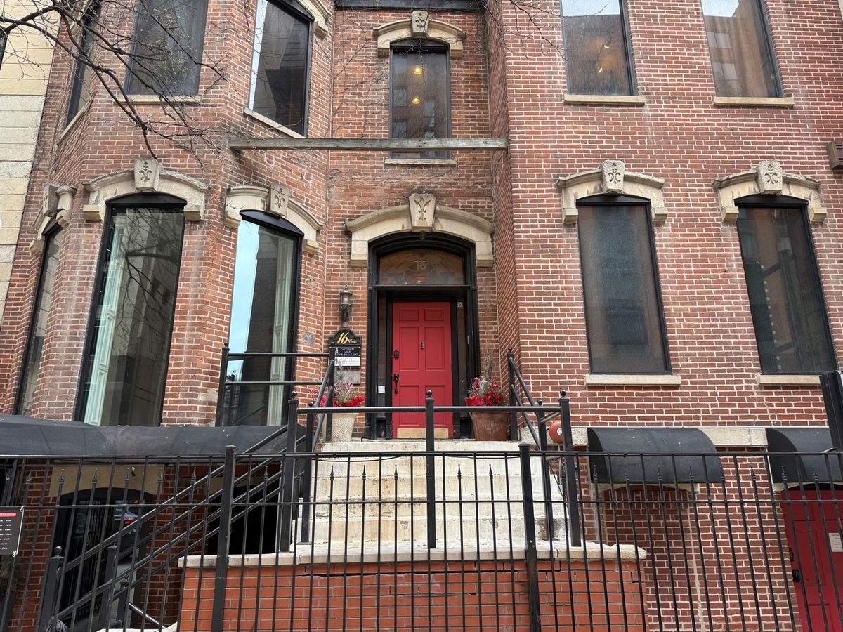 16 Ontario Street, Chicago, IL 60654