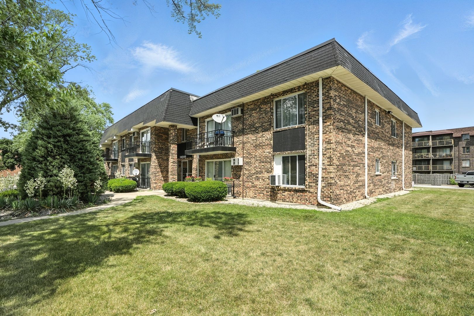 18205 Hart Drive #2B — Homewood, IL 60430