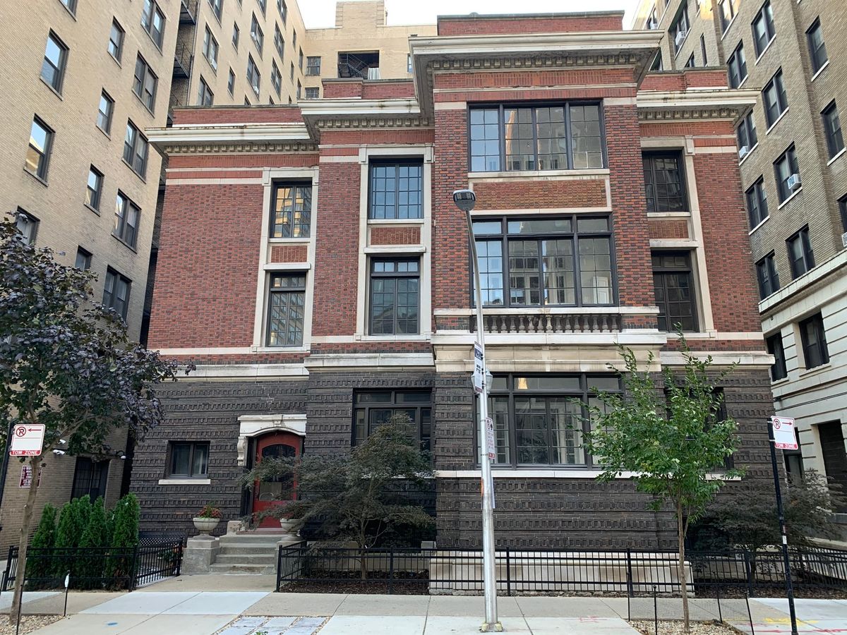 415 Surf Street, Chicago, IL 60657