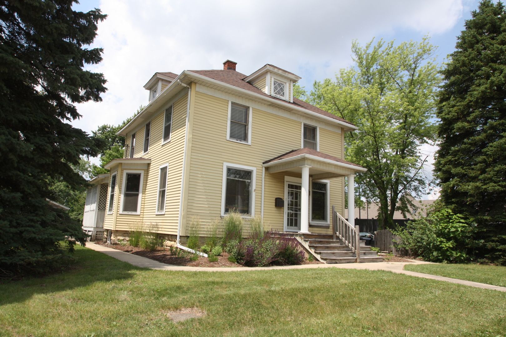 610 S 3rd Street — Geneva, IL 60134