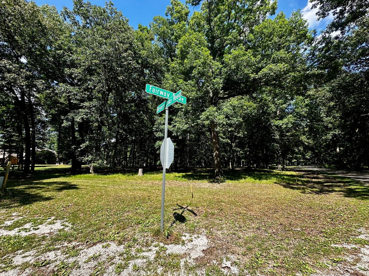 220 Beyers Lake Est, Pana, IL 62557