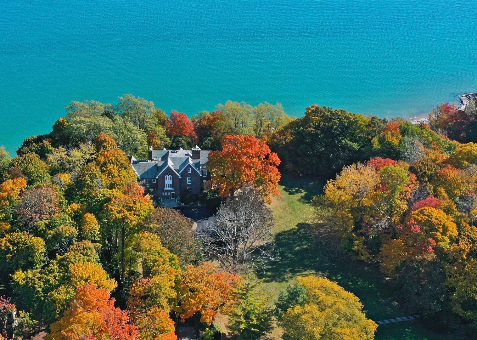 111 Mayflower Road — Lake Forest, IL 60045