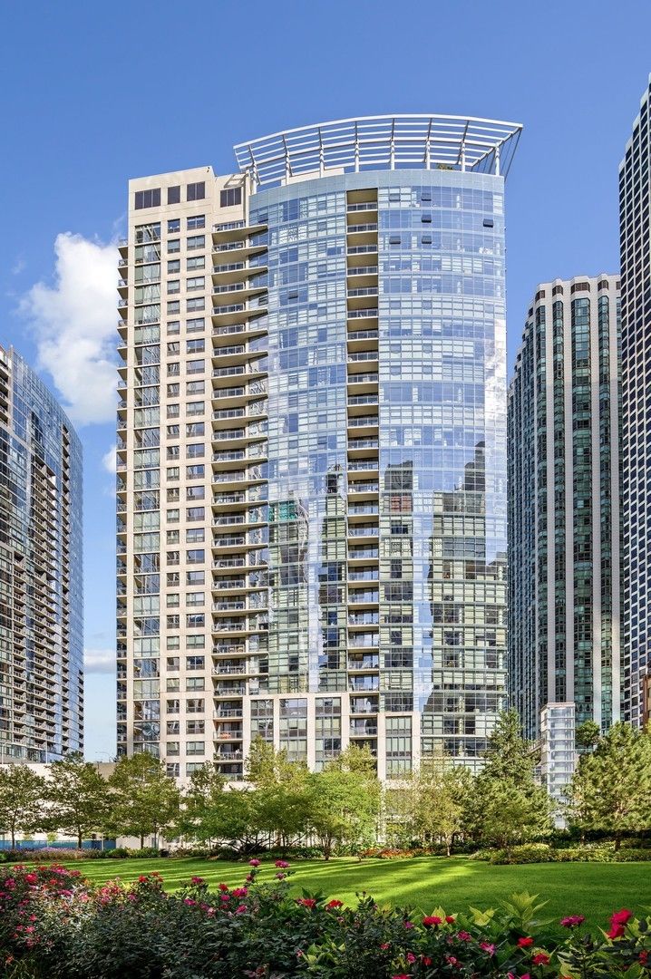 201 N Westshore Drive #704 — Chicago, IL 60601