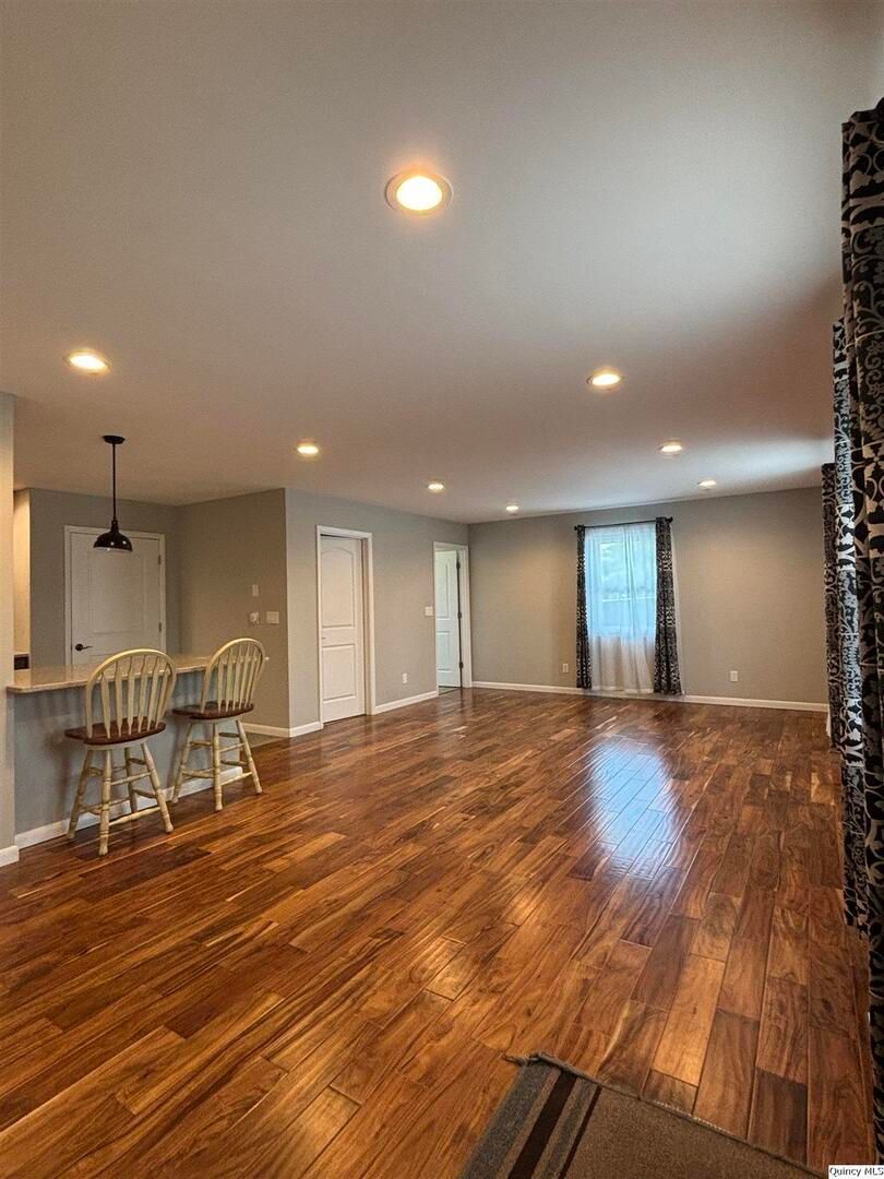 802 W Main Street, La Harpe, IL 61450