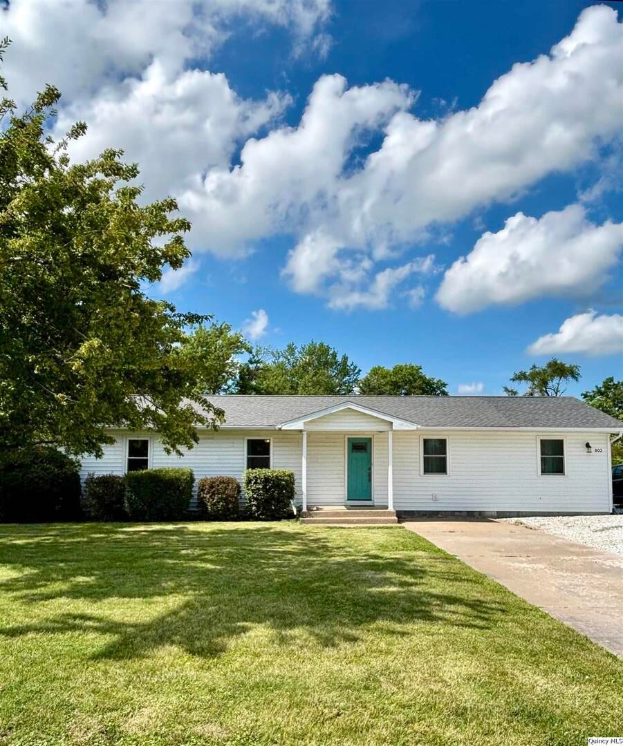 802 Main Street, La Harpe, IL 61450