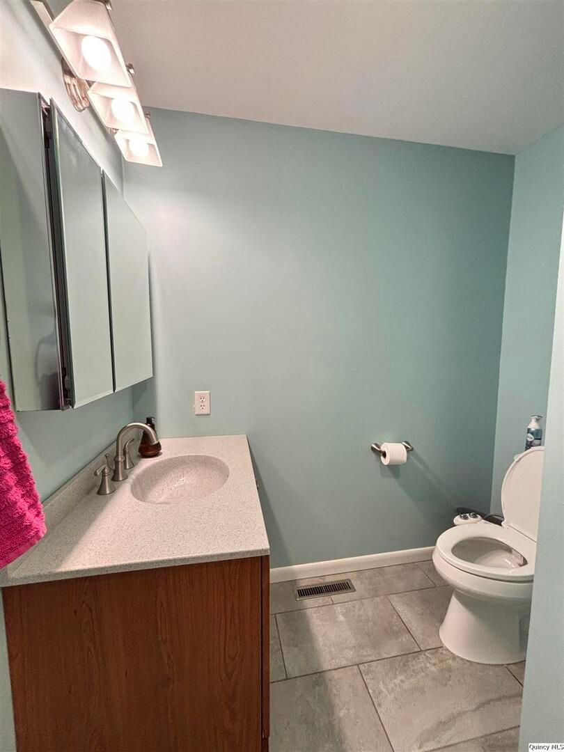802 W Main Street, La Harpe, IL 61450