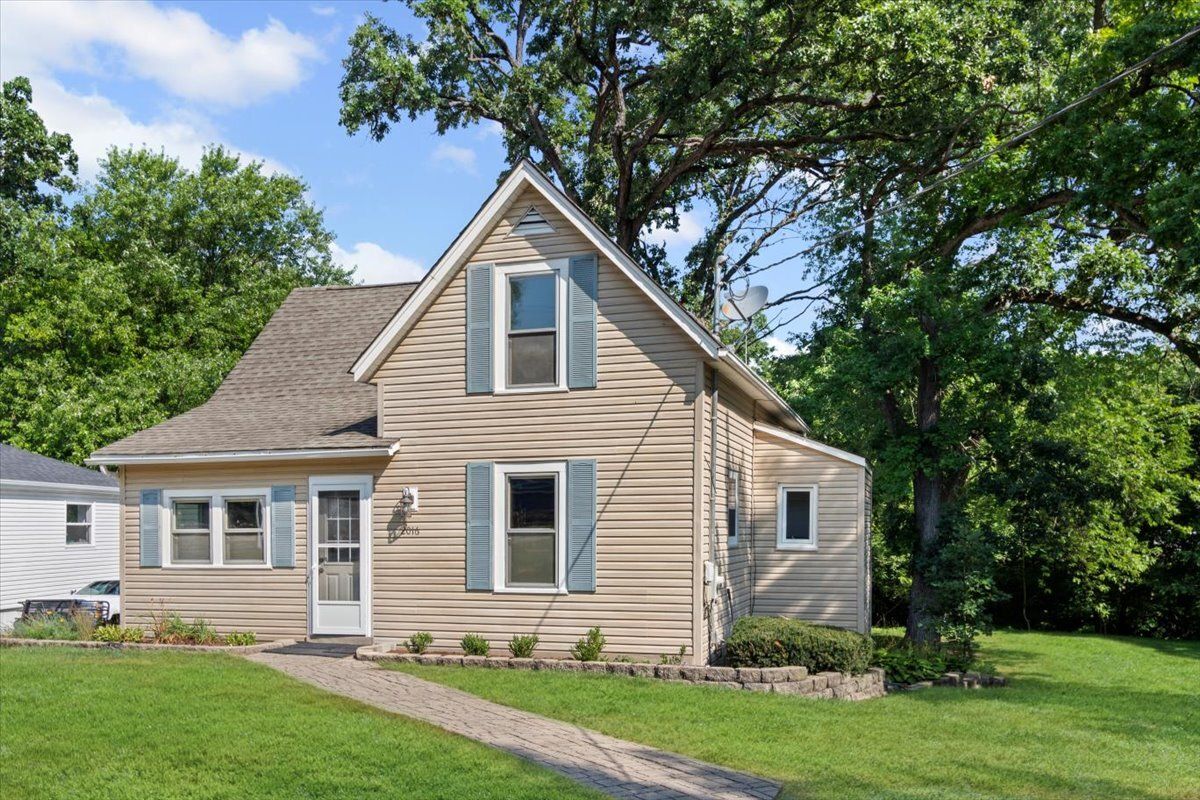 2016 Grove Lane, Cary, IL 60013