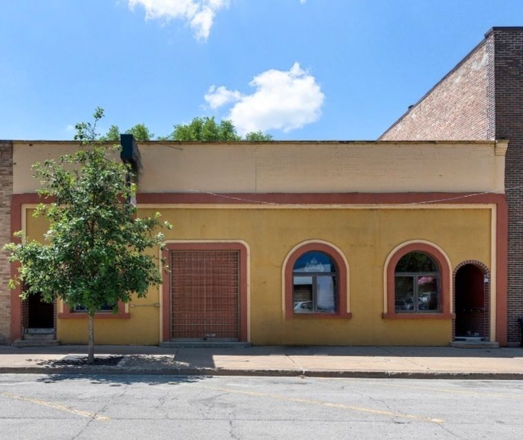 119 W Washington Street — Momence, IL 60954