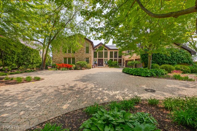 55 Deere Park Drive, Highland Park, IL 60035