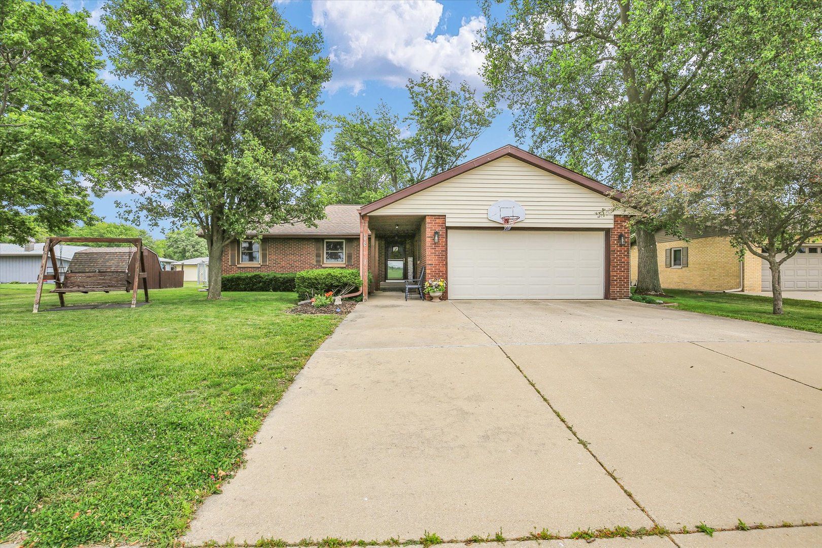 210 N Prospect Avenue — Savoy, IL 61874