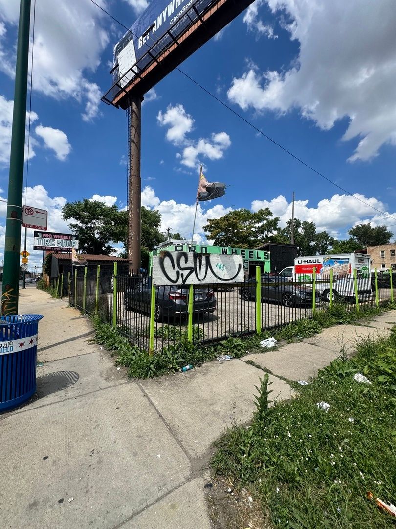 625 S Cicero Avenue — Chicago, IL 60644