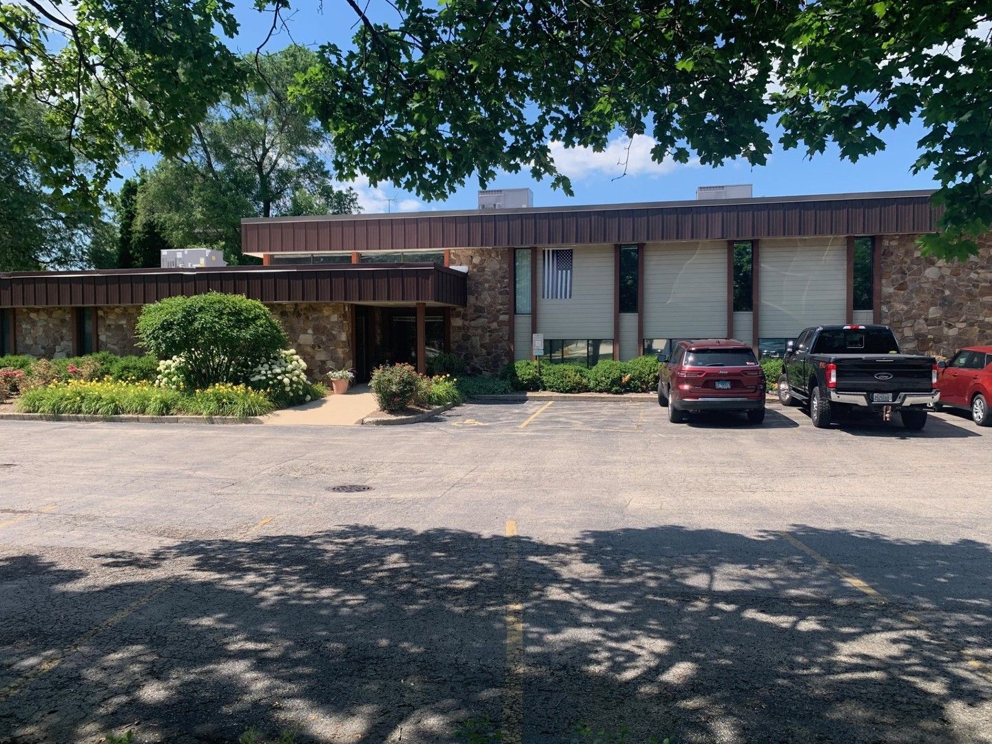 85 Market Street — Elgin, IL 60123