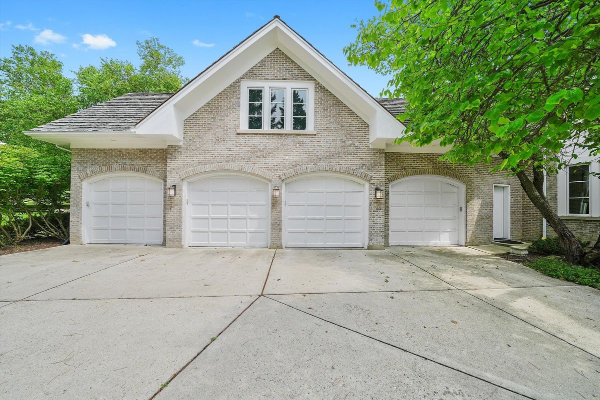 3 Hillburn Court, North Barrington, IL 60010
