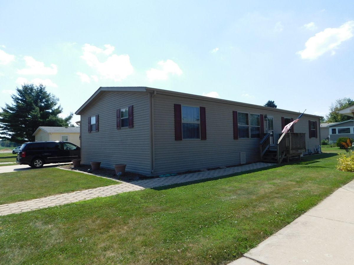 13 Hickory Lane, Sandwich, IL 60548