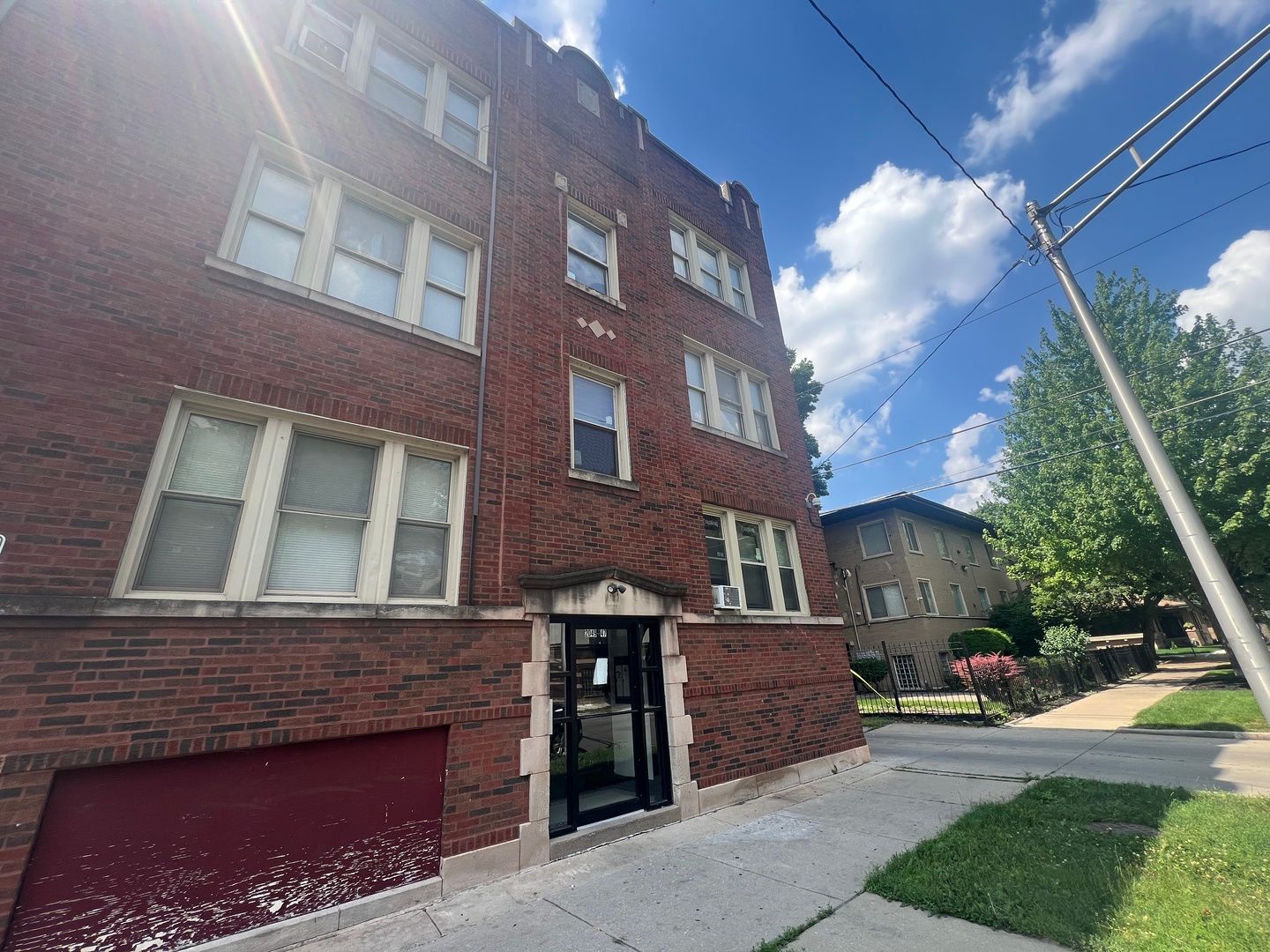 2049 E 68th Street #1E — Chicago, IL 60649