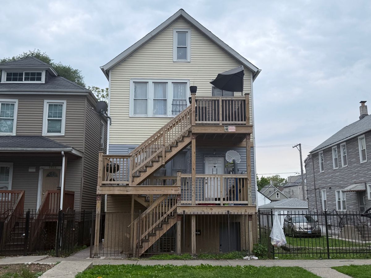 8822 Exchange Avenue, Chicago, IL 60617