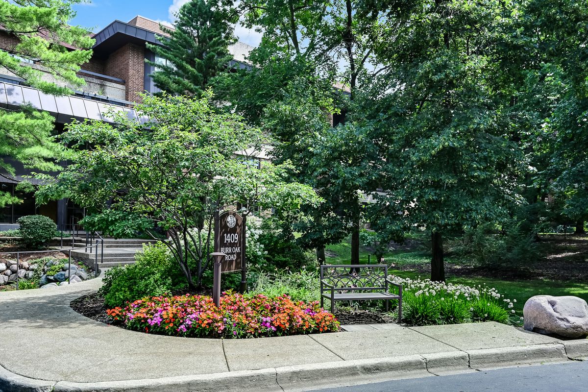 1409 Burr Oak Road, Hinsdale, IL 60521