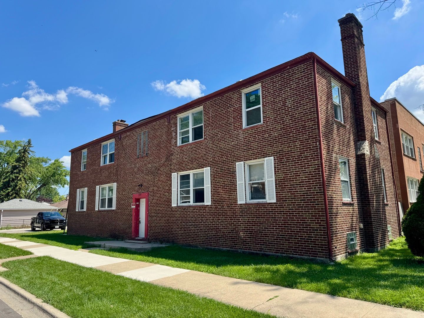 915 Bellwood Avenue — Bellwood, IL 60104