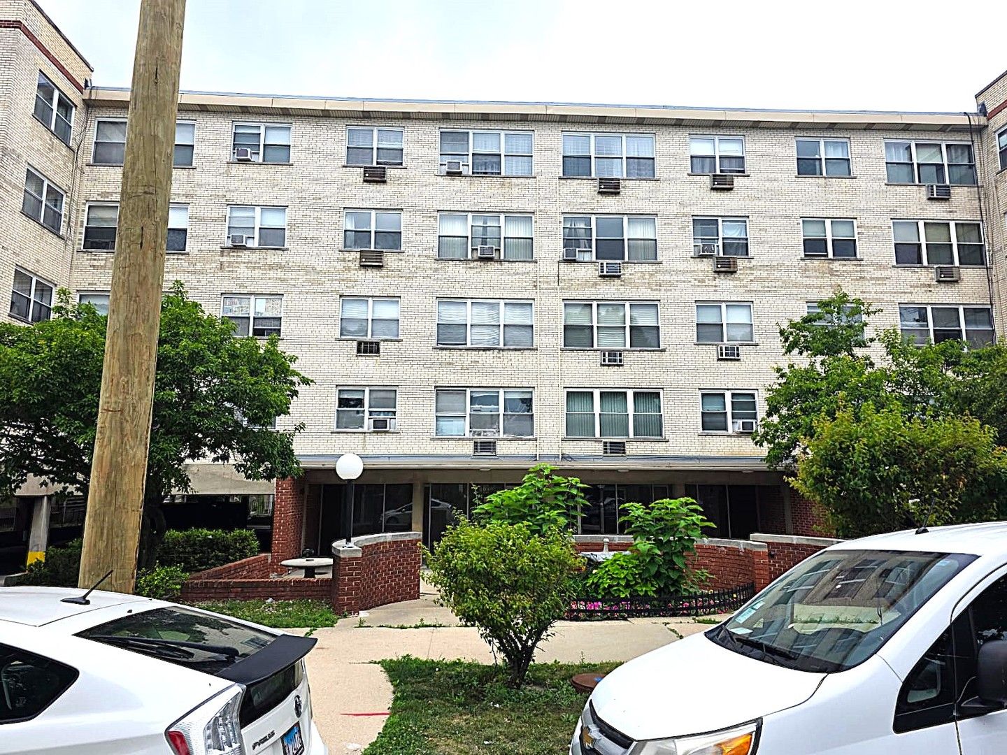 6040 N Troy Street #306 — Chicago, IL 60659