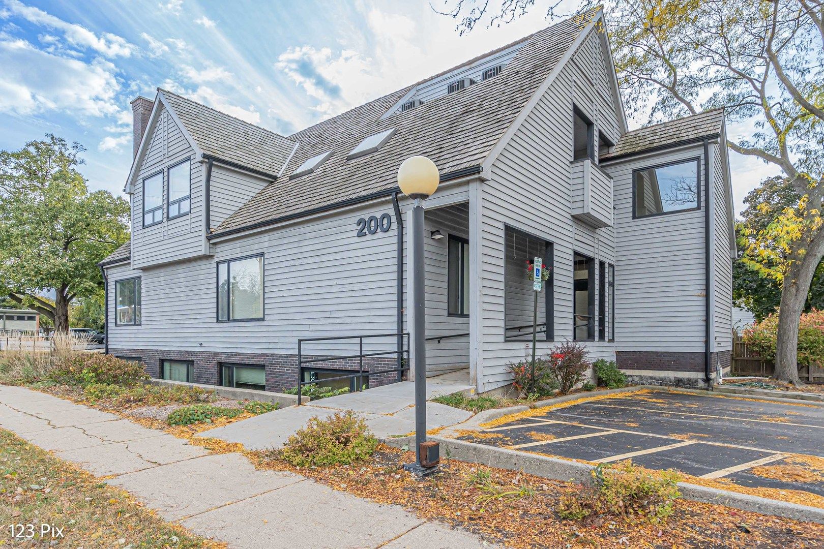 200 N Northwest Highway #100 — Barrington, IL 60010