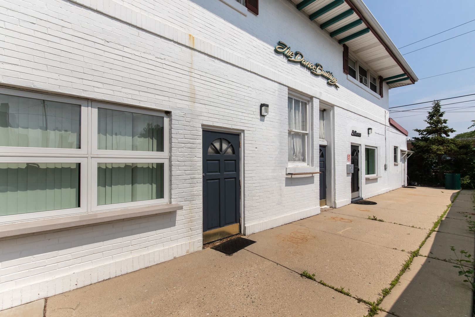 1330 Webford Avenue — Des Plaines, IL 60016
