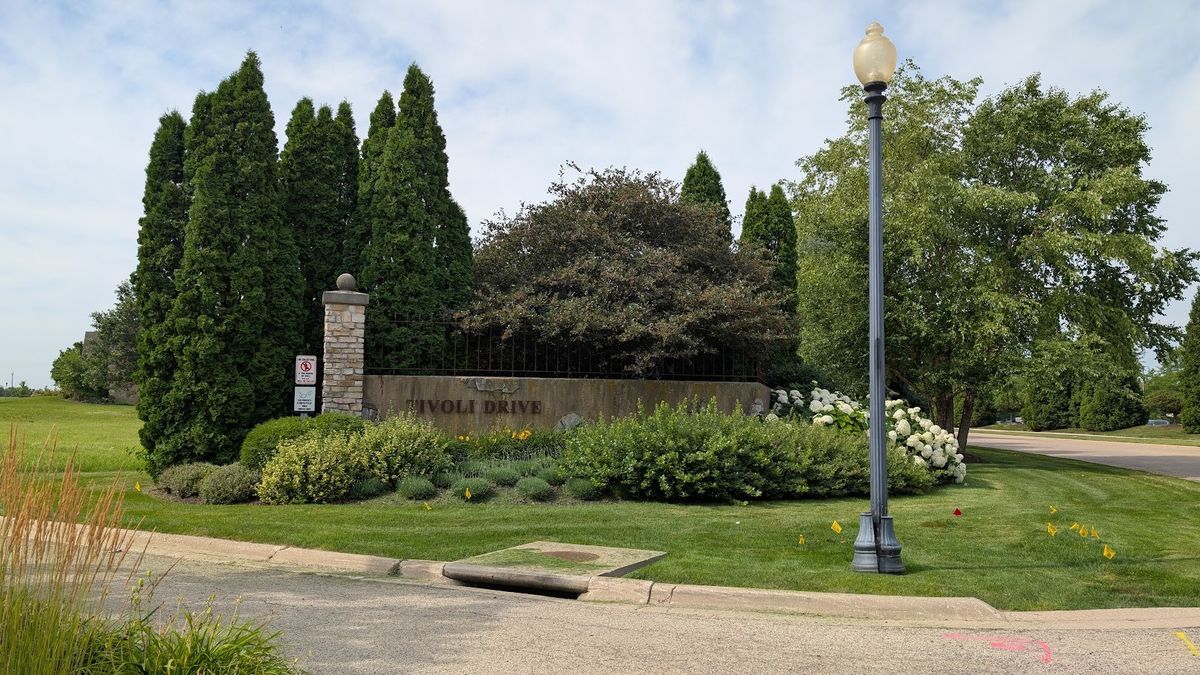 905 Tivoli Drive, Rockford, IL 61107