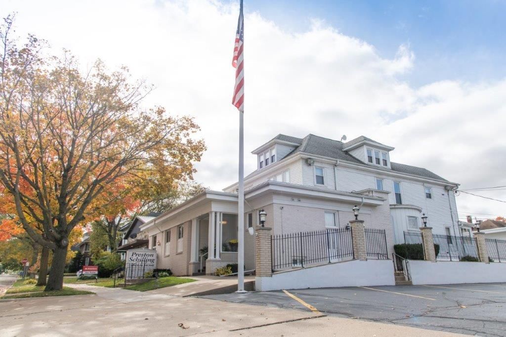 213 Crawford Avenue — Dixon, IL 61021