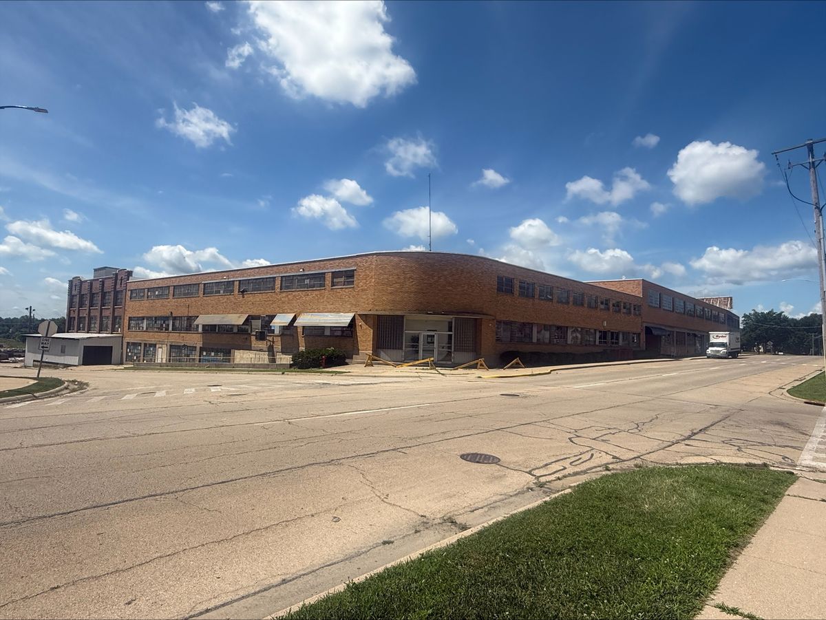 301 3rd Street, Sterling, IL 61081