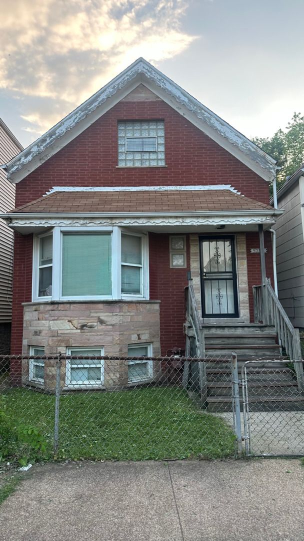 5352 S Paulina Street — Chicago, IL 60609
