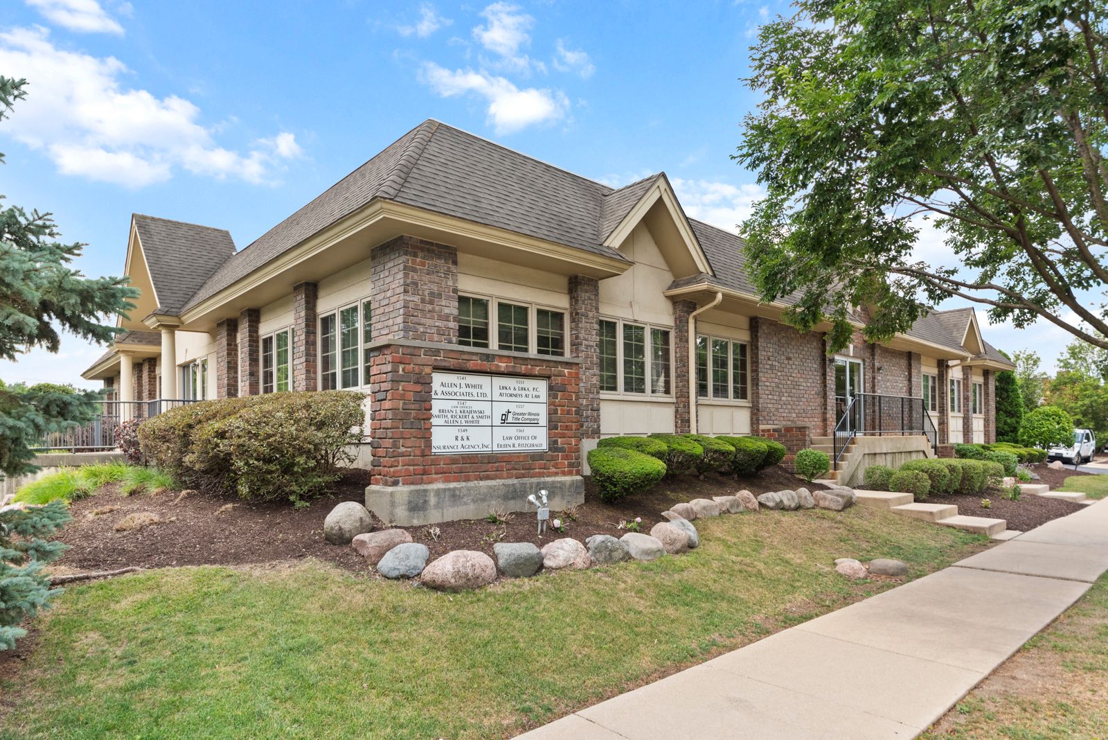 1557 Warren Avenue — Downers Grove, IL 60515