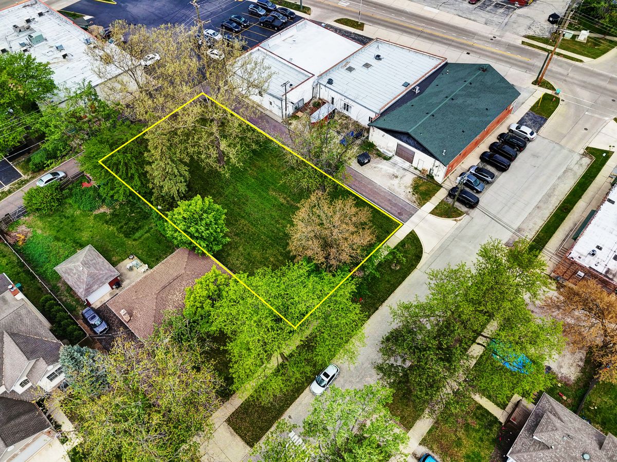 260 Linden Avenue, Westmont, IL 60559