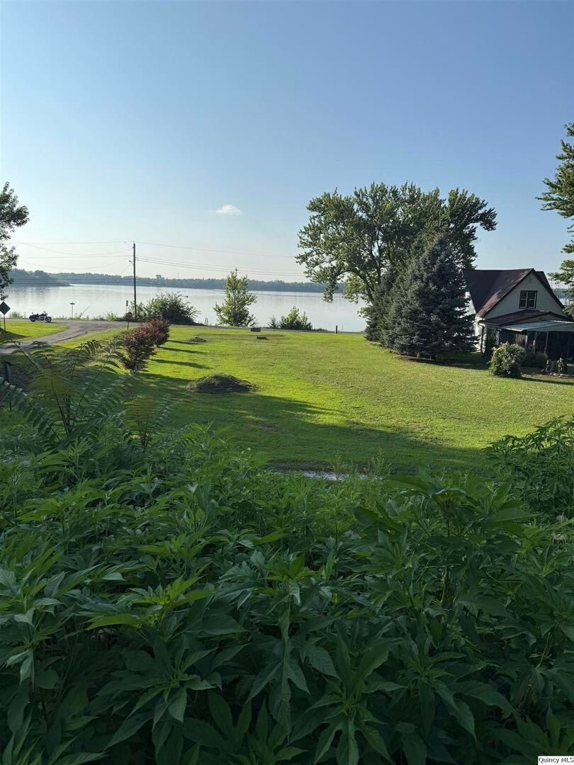 600 1st, Dallas City, IL 62330