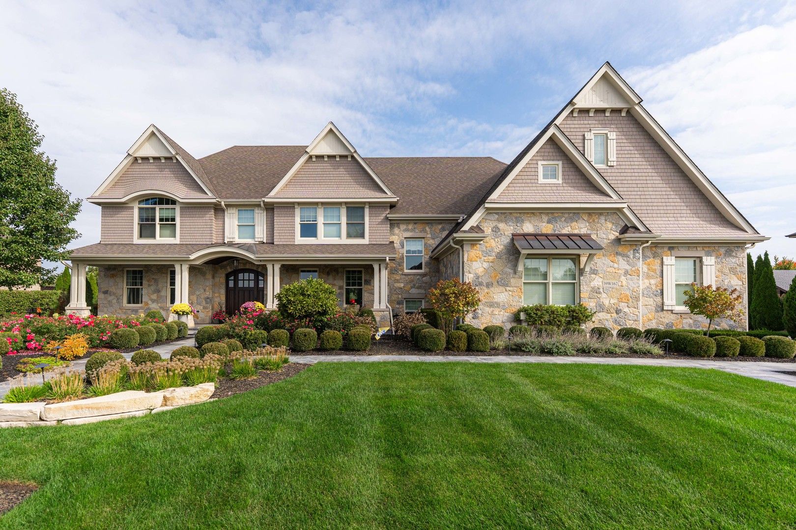 39W162 Long Meadow Lane — St. Charles, IL 60175