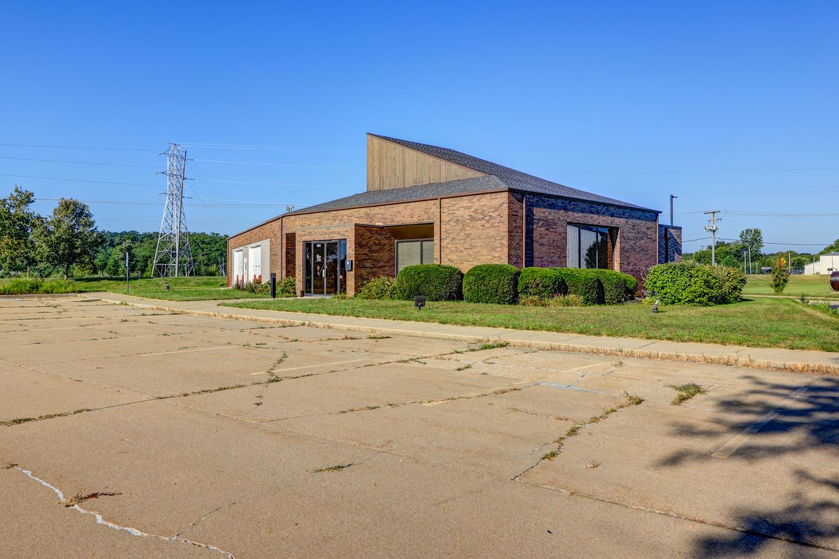 1400 Galena Avenue, Dixon, IL 61021