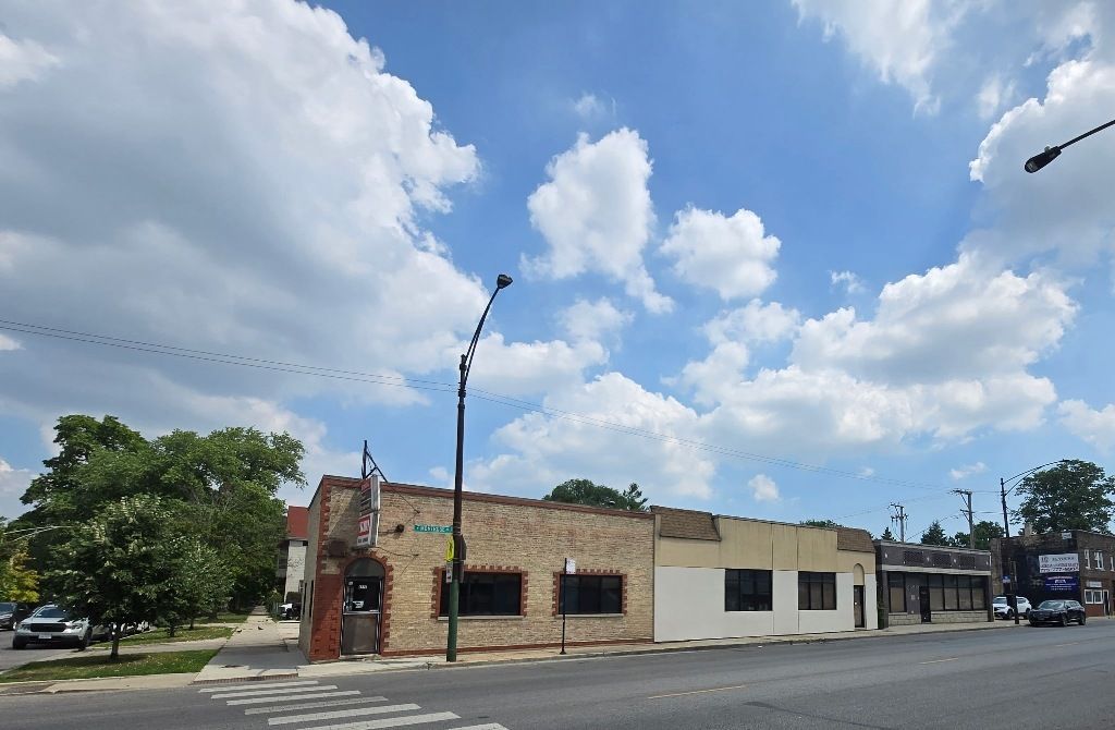 4224-4228 W Montrose Avenue — Chicago, IL 60641