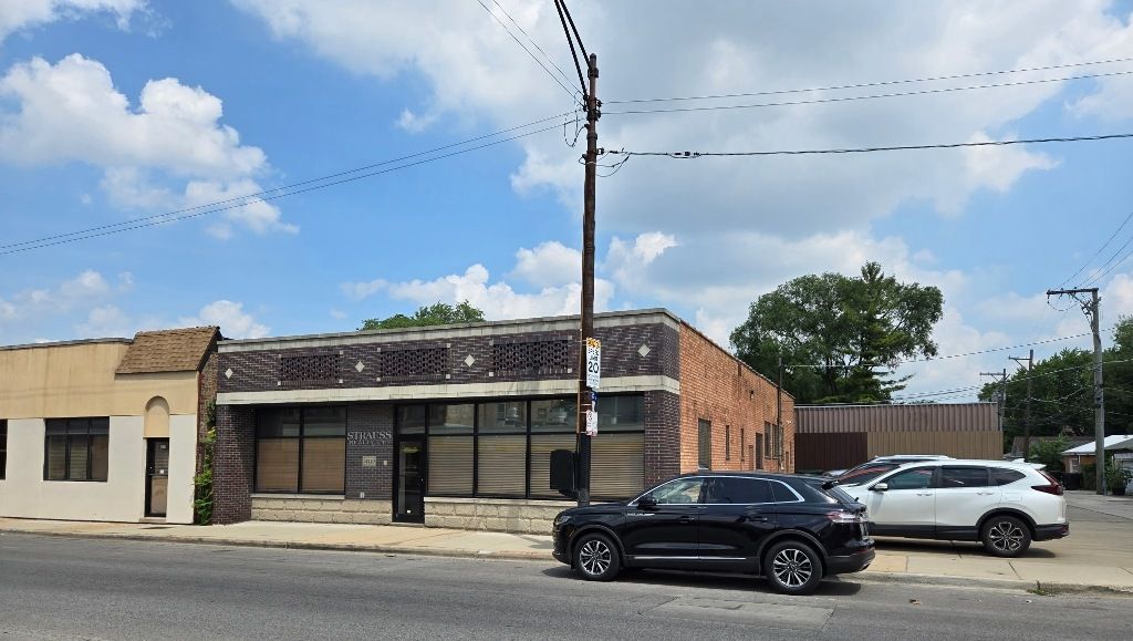 4220 W Montrose Avenue — Chicago, IL 60641