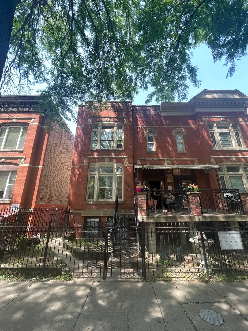 718 S Claremont Avenue — Chicago, IL 60612