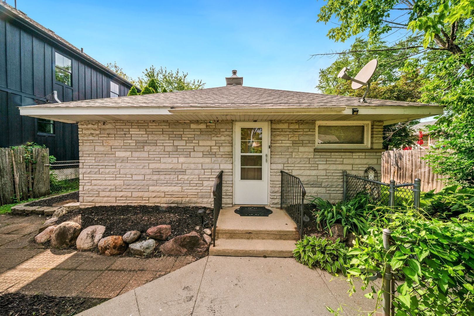 1515 N River Road — McHenry, IL 60051