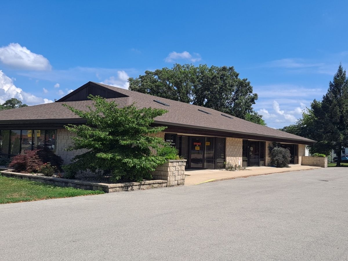 1222 Shooting Park Road, Peru, IL 61354