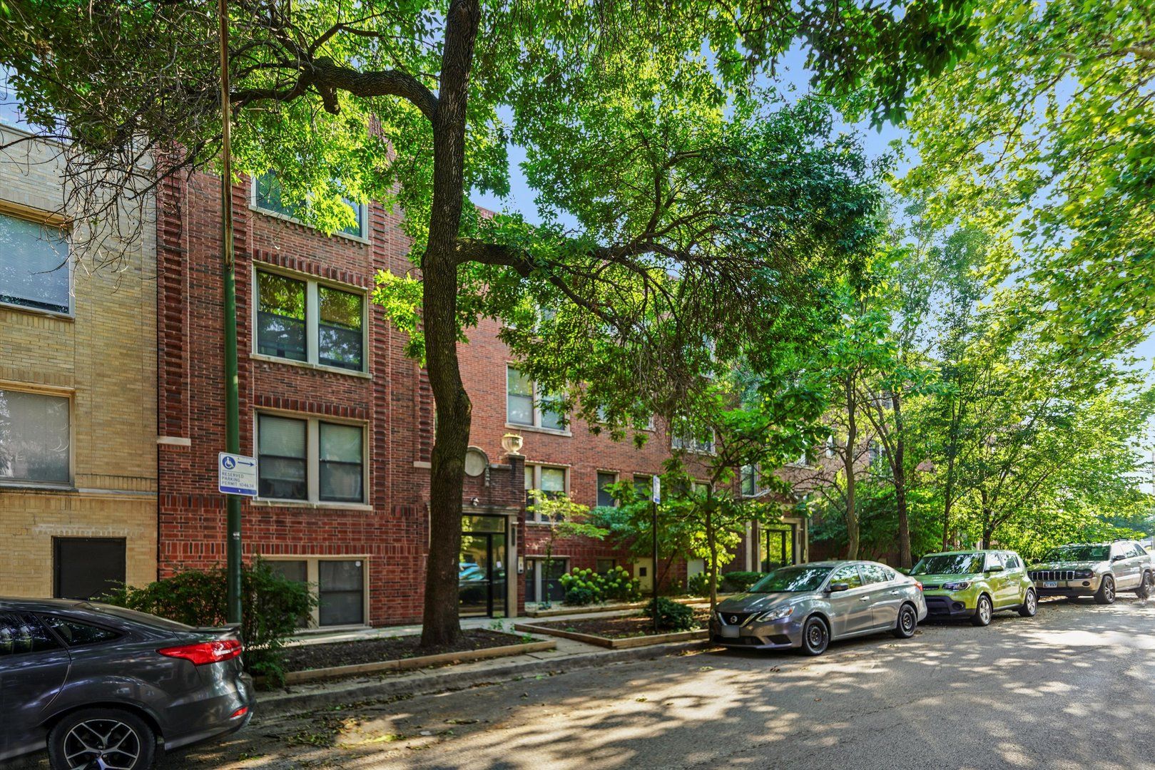 1627 W Columbia Avenue #GW — Chicago, IL 60626