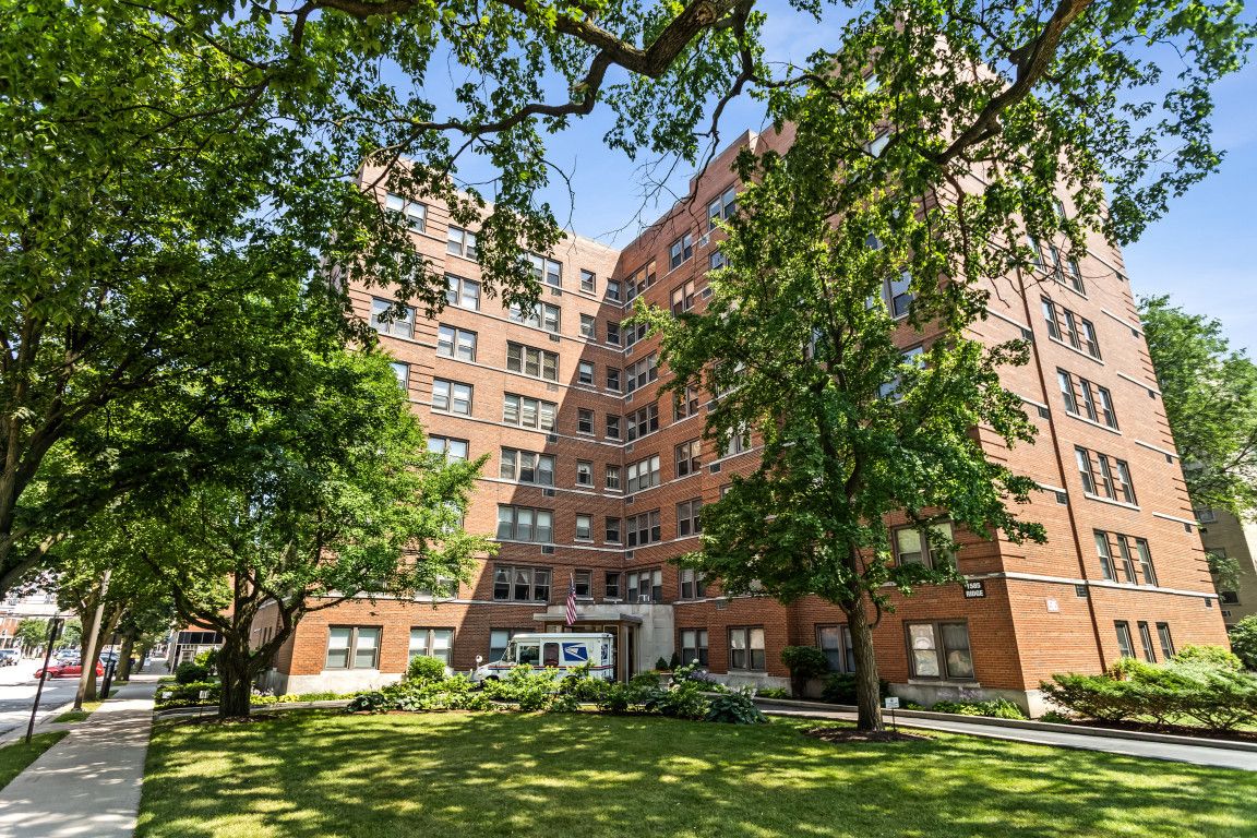 1585 Ridge Avenue #506 — Evanston, IL 60201