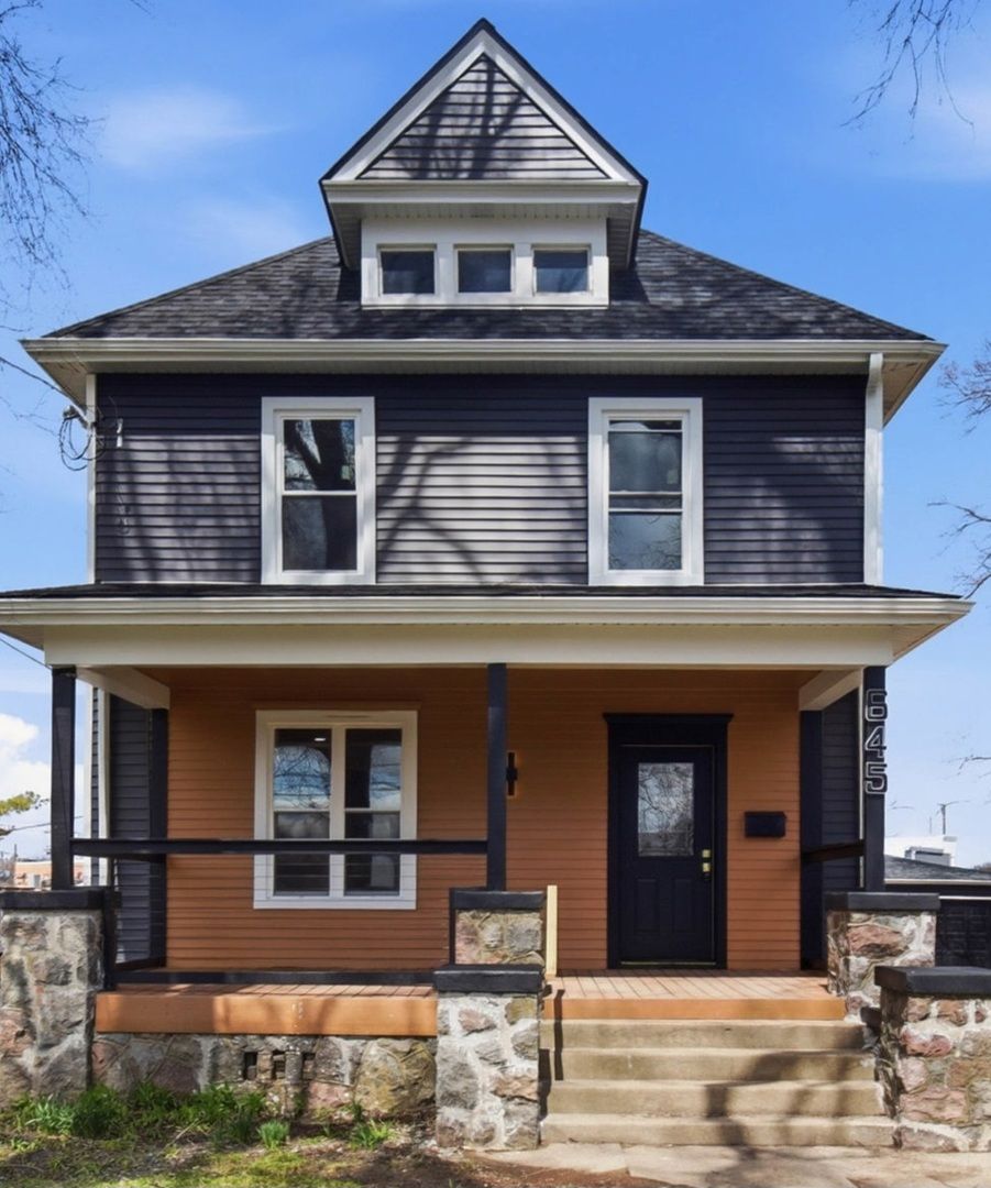 645 Calhoun Street, Woodstock, IL 60098