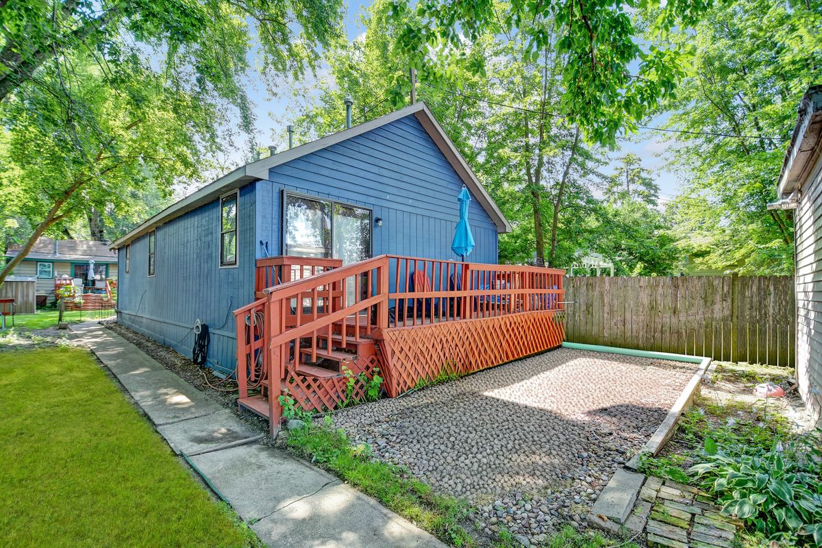 50 Lake Avenue, Fox Lake, IL 60020