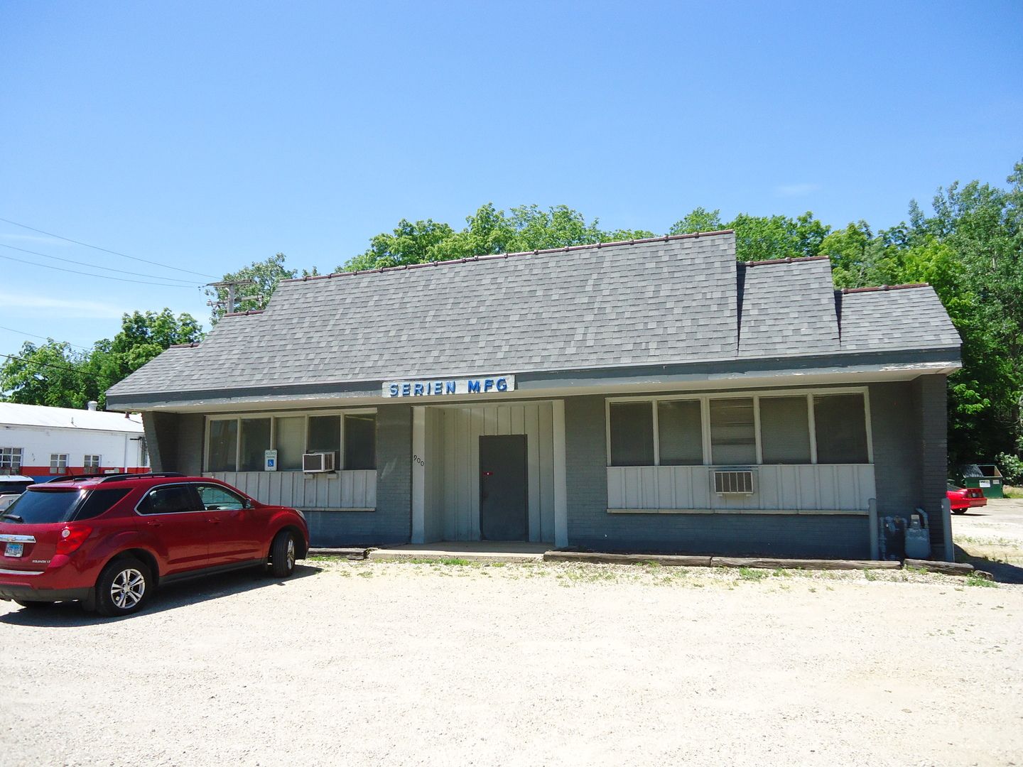 900 S Eastwood Drive — Woodstock, IL 60098