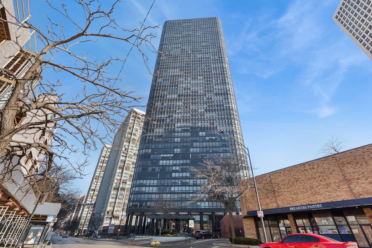 5415 SHERIDAN Road, Chicago, IL 60640