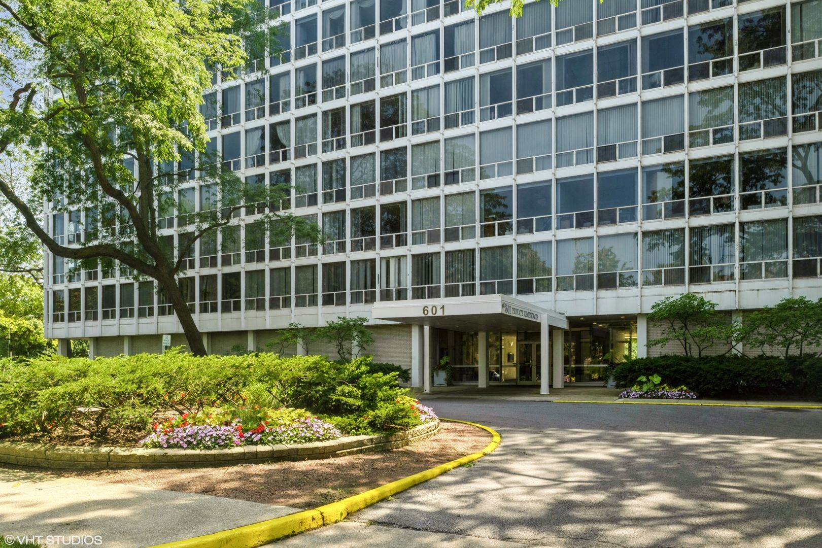 601 E 32nd Street #801 — Chicago, IL 60616