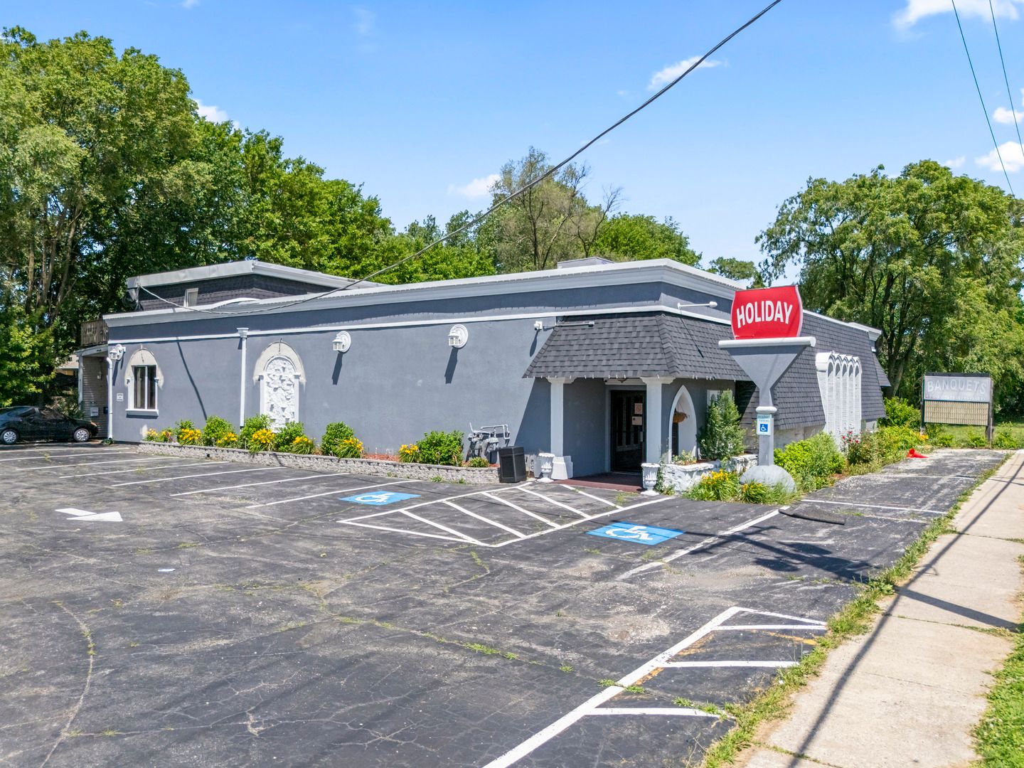 10140 S Roberts Road — Palos Hills, IL 60465