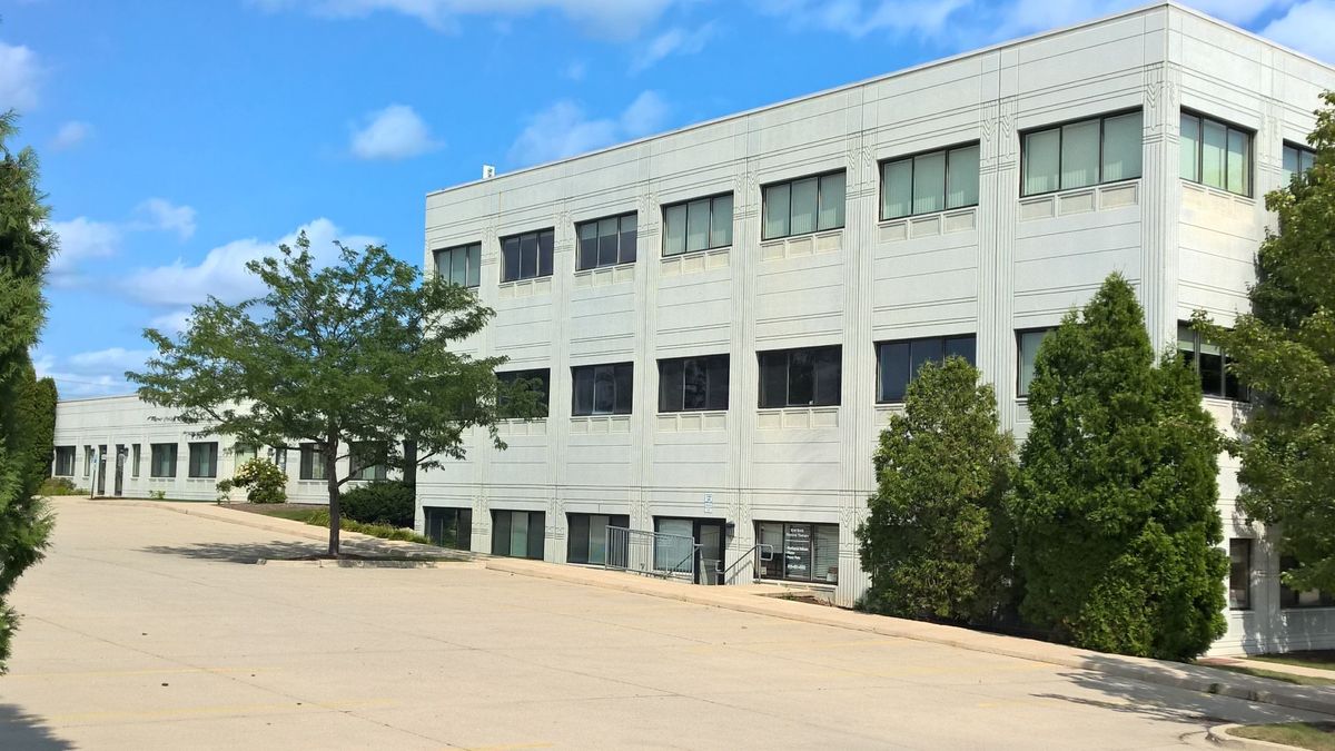 5431 Bull Valley Road, McHenry, IL 60050