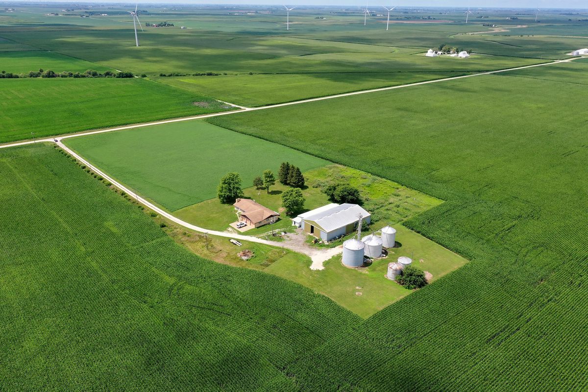 3740 N 1300 East Road, Kempton, IL 60946