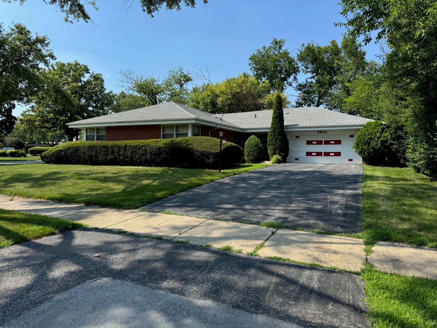 3641 W Beech Street — Flossmoor, IL 60422